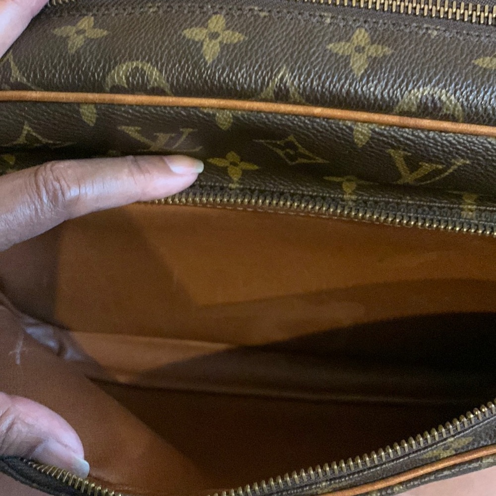 🌟Beautiful Louis Vuitton Nile MM Shoulder Bag or Crossbody🌟 - Picture 7 of 16